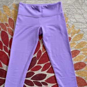 Lululemon, size 4, cropped Wunder Under tights